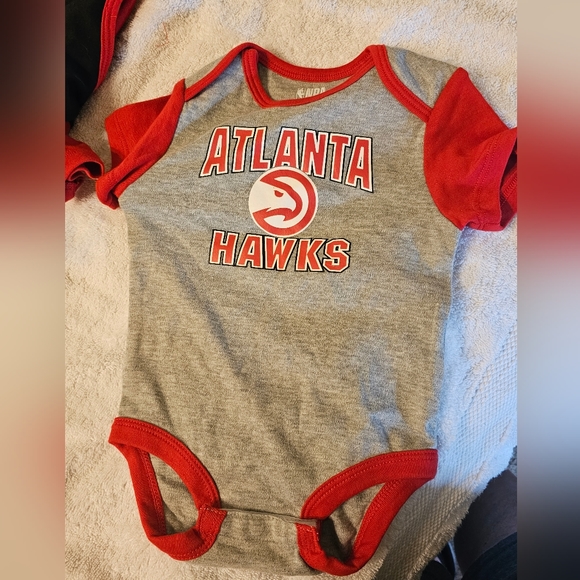 NWT Atlanta Hawks One-piece. 3 Piece Set. Size: 6/9M. - Picture 4 of 7